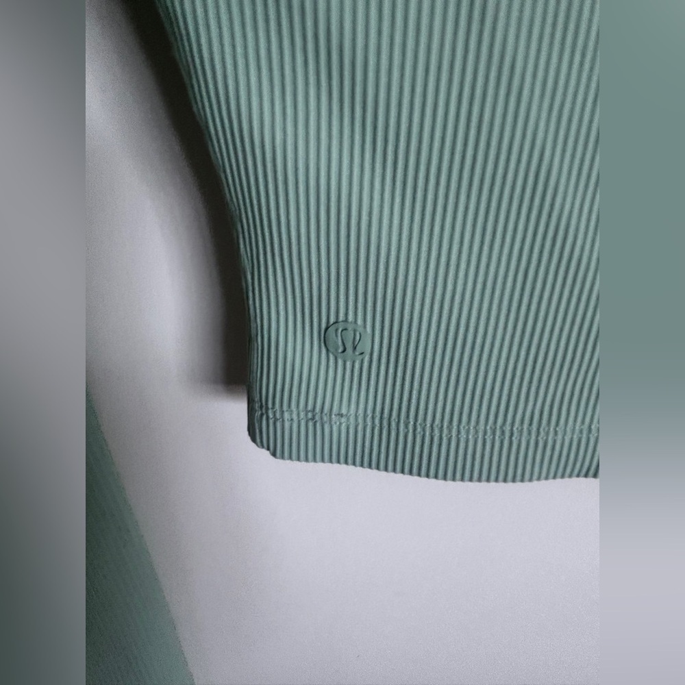 Lululemon Ribbed Open-Back Yoga Long
Sleeve Shirt Creamy Mint size: 6 - Picture 5 of 7